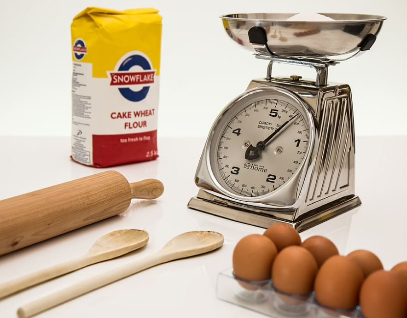 How do I fill a measuring cup with 200 grams?
