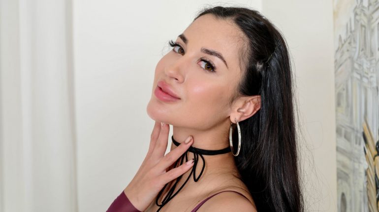 Isabella Cooper Shares Her Experience, Gives Advice on Weight Loss Programs for Women Over 40