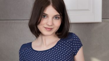 Zoe Mitchell Shares Her Experience, Gives Guidance on Mental Health Apps for Stress Relief