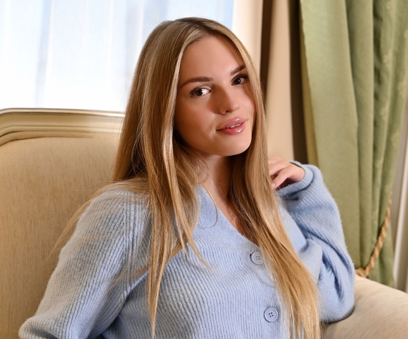 Ella Hughes Shares Her Experience, Gives Guidance on Sleep Tracking Apps for Healthy Habits