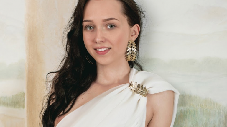 Elena Foster Shares How She Improved Digestion Through Clean Nutrition