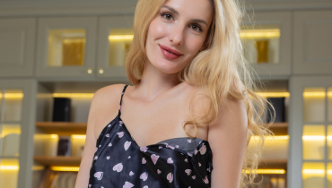 HR Specialist Emma Collins Explains Job Options for Women Without Experience